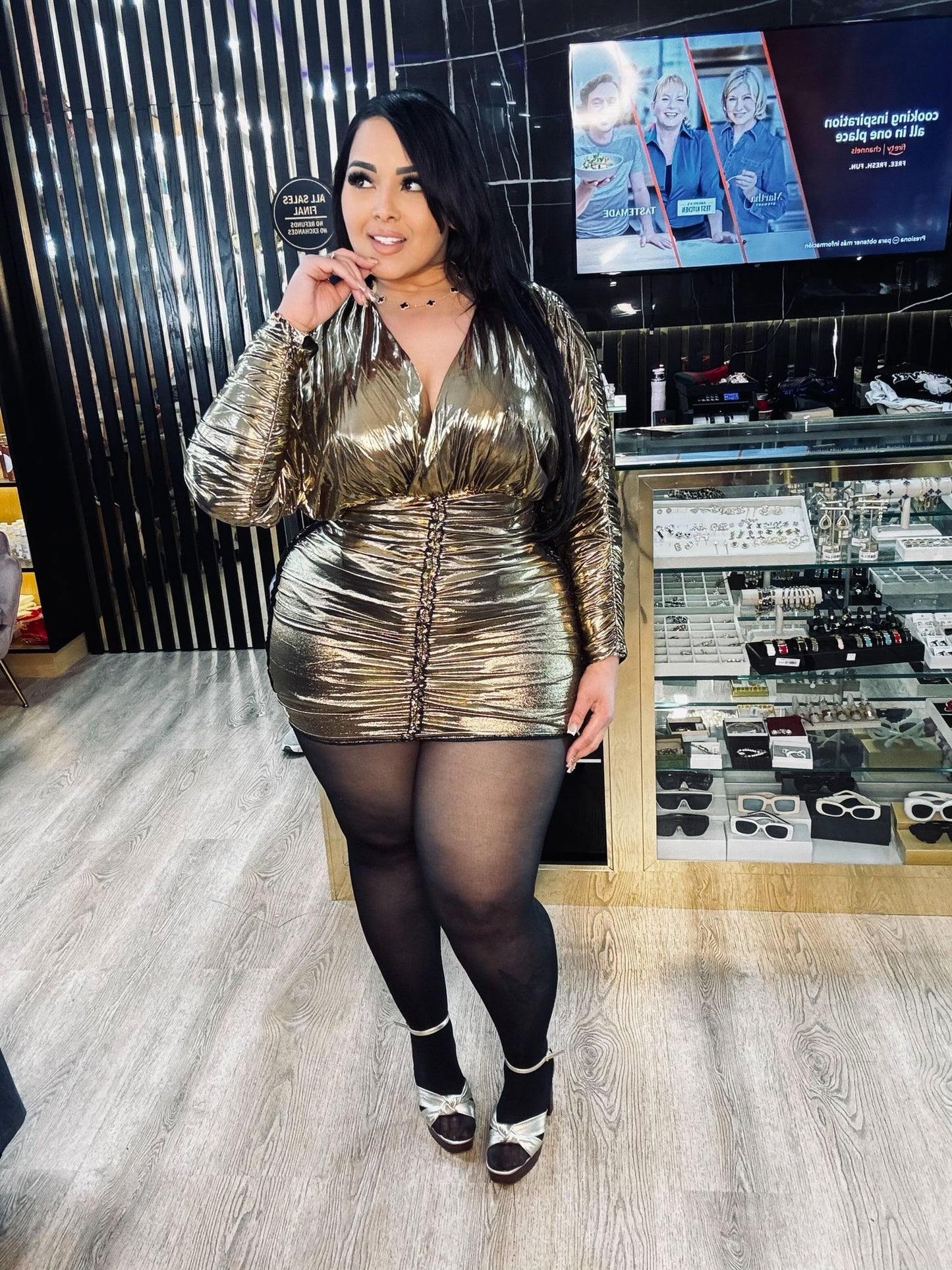 vestido dorado corto