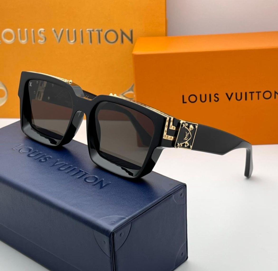 Louis Vuitton Z1165 W