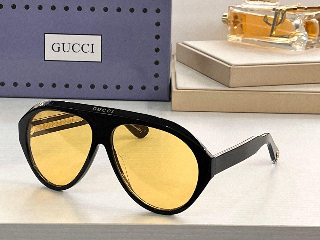 Lentes de sol oversized negros con mica dorada