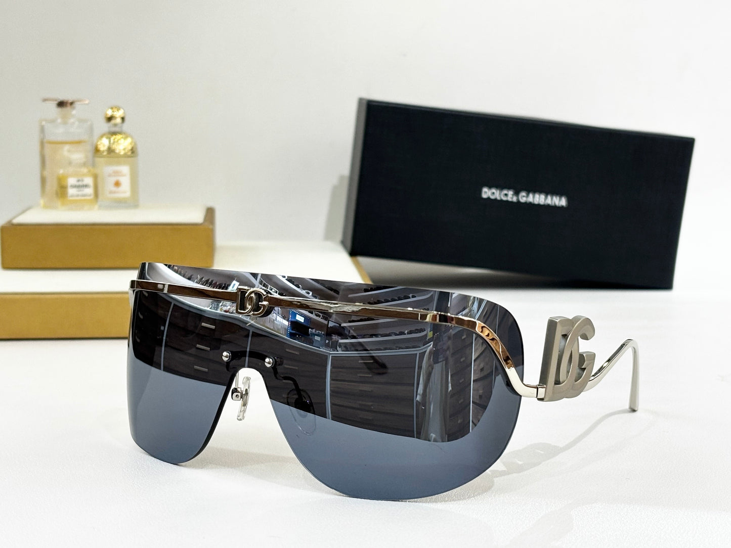 DG2320B Silver